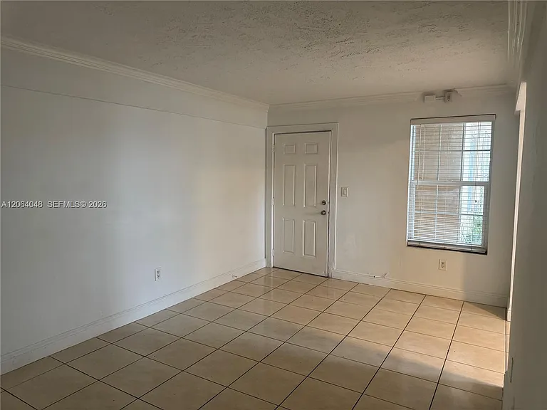 11 SW 32nd Ave #1 — Photo 5
