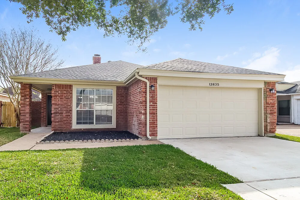 3 bed, 2.0 bath, 1620 sqft, $2,385 — Photo 1