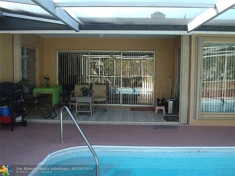 sun room for entertaining