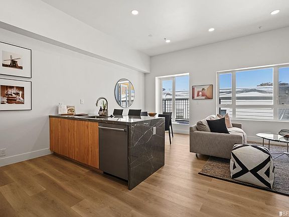 3rd image of 2418 20th Ave APT 103