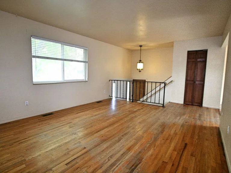 531 Empress St — Photo 2