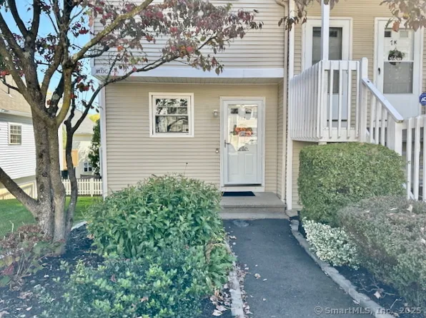 2390 State Street APT 7J, Hamden, CT 06517