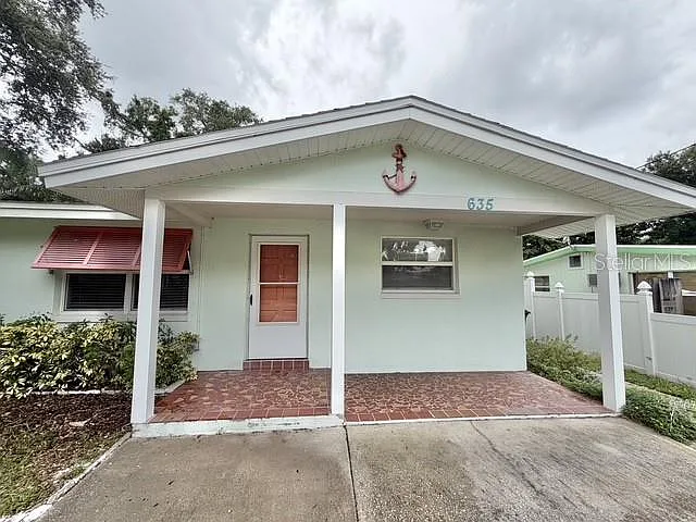 3 bed, 1.5 bath, 1211 sqft, $2,400 — Photo 2