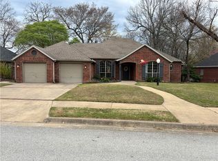 2885 N Brookbury Xing, Fayetteville, AR 72703