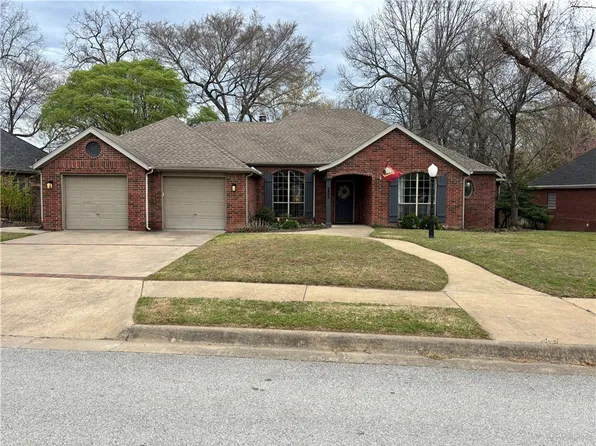2885 N Brookbury Xing, Fayetteville, AR 72703