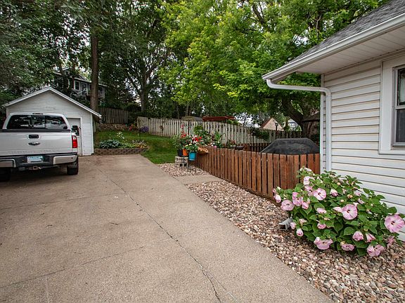 2nd image of 2963 Stone Park Blvd