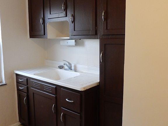2nd image of 533 Telford Ave APT A
