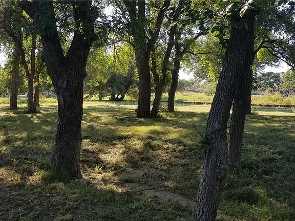 4th image of 740 Buffalo Trl