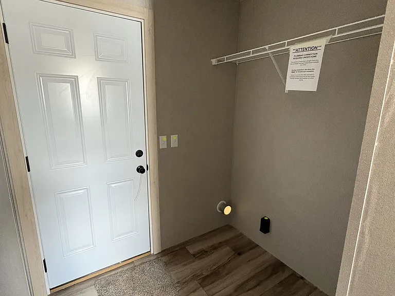 507 Mercedes St — Photo 5