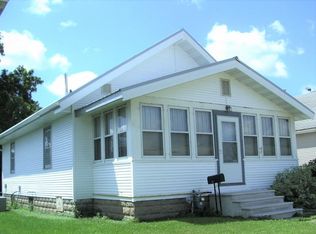 1222 Central Ave, Estherville, IA 51334