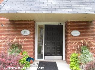 230 Duane St APT 1B, Glen Ellyn, IL