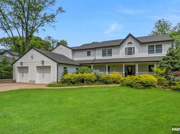 9 Meadow Ln, Norwood, NJ 07648