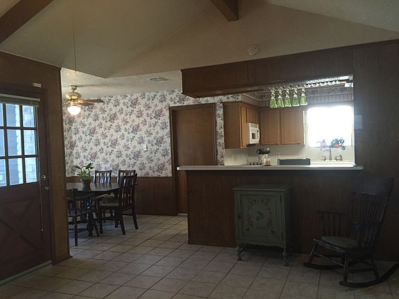Family Room/Breakfast Nook