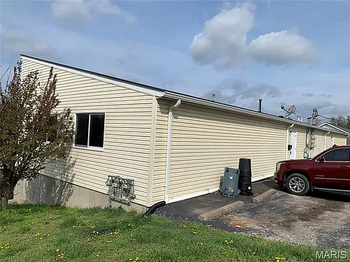 1000 N Truman Blvd #C Photo 1