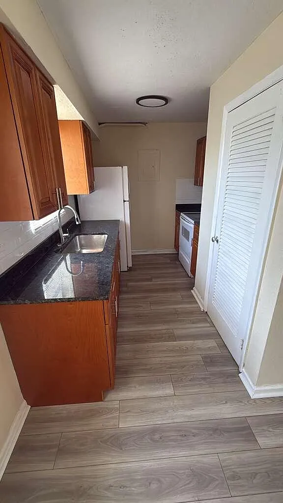 1 bed, 1.0 bath, 800 sqft, $1,700 — Photo 2