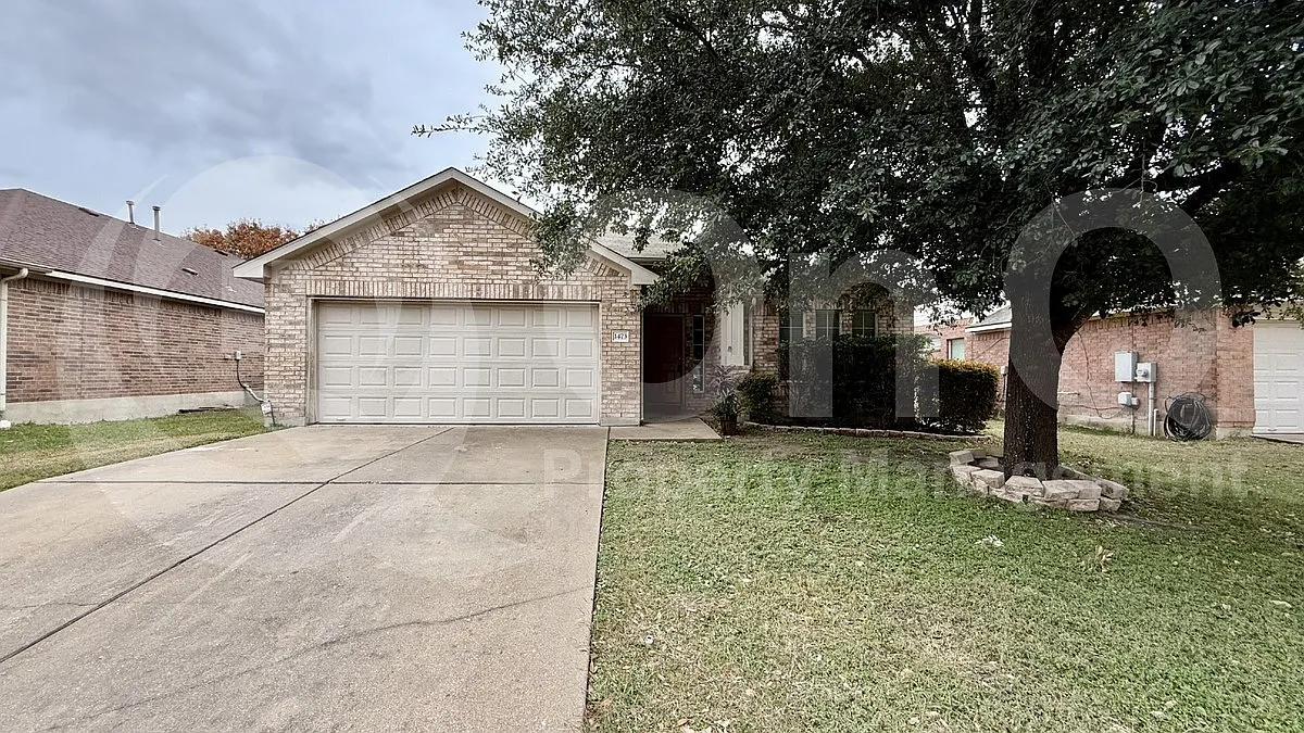 3 bed, 2.0 bath, 1866 sqft, $1,949 — Photo 2