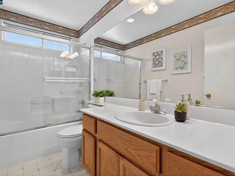 549 Burdick Dr — Photo 18