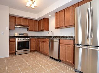 8010 River Walk Dr APT 4D, Lyons, IL 60534