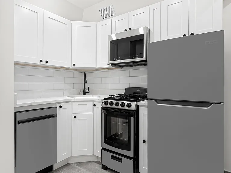 335 E 81st St #GB — Photo 3