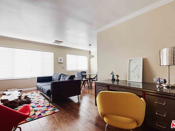 3rd image of 525 N Sycamore Ave APT 220