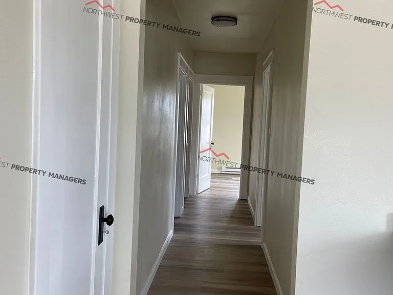 509 W Market St — Photo 9