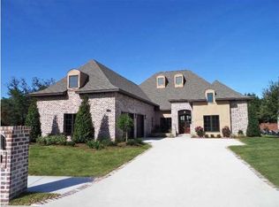 2763 Manor Cir, Gulf Breeze, FL 32563