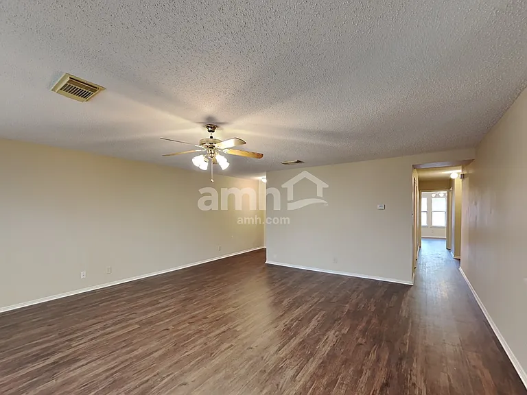 2231 Creekside Bnd — Photo 9
