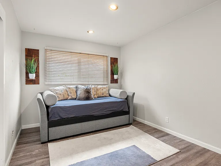 Bedroom/Office