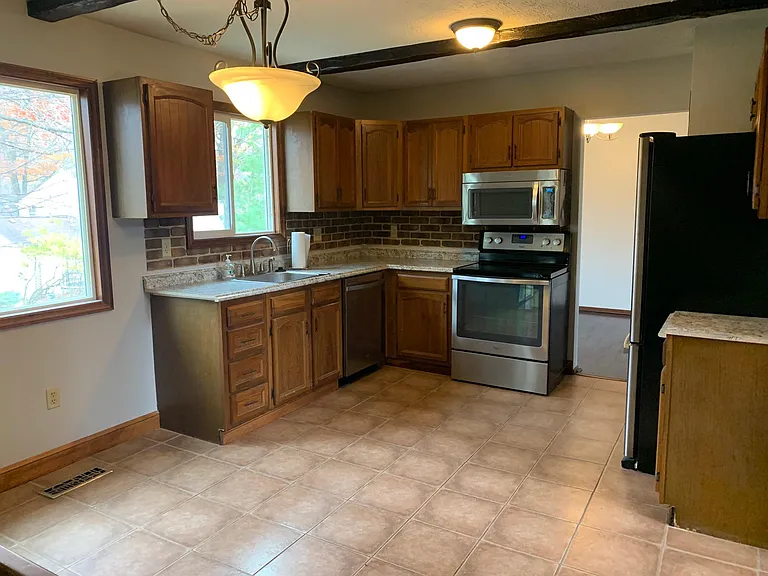 1081 Oakbrooke Dr — Photo 4