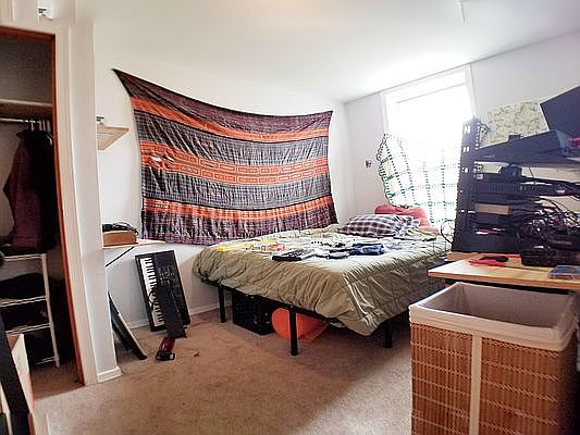 3rd image of 37 Vernon Ave APT 3