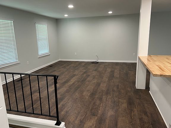 4th image of 8420 Iris Dr