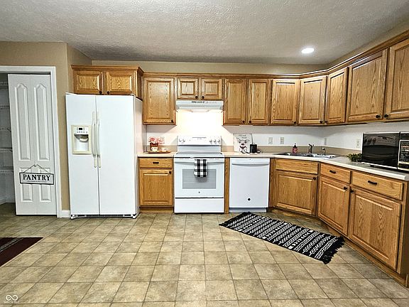 4th image of 2103 Twelve Oaks Dr