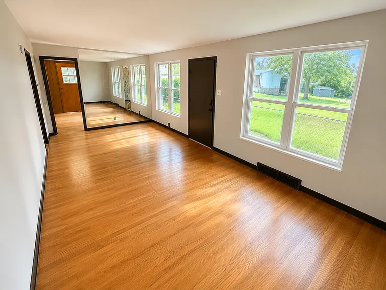 1635 Kirkham Dr — Photo 2