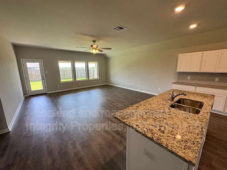 3202 Haven Lake Dr — Photo 3