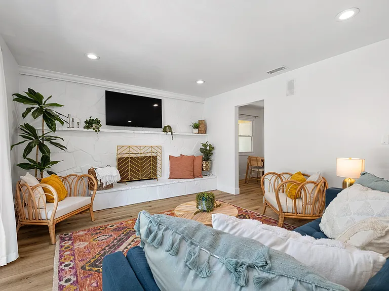 16002 Warren Ln — Photo 11