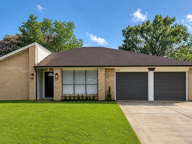 2170 Pilgrims Point Dr — Photo 1
