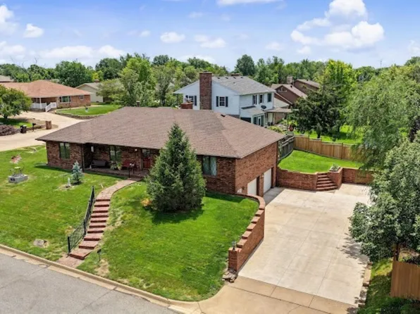 2530 Argonne Dr, Salina, KS 67401