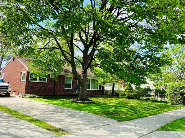 17812 Quarry St, Riverview, MI 48193