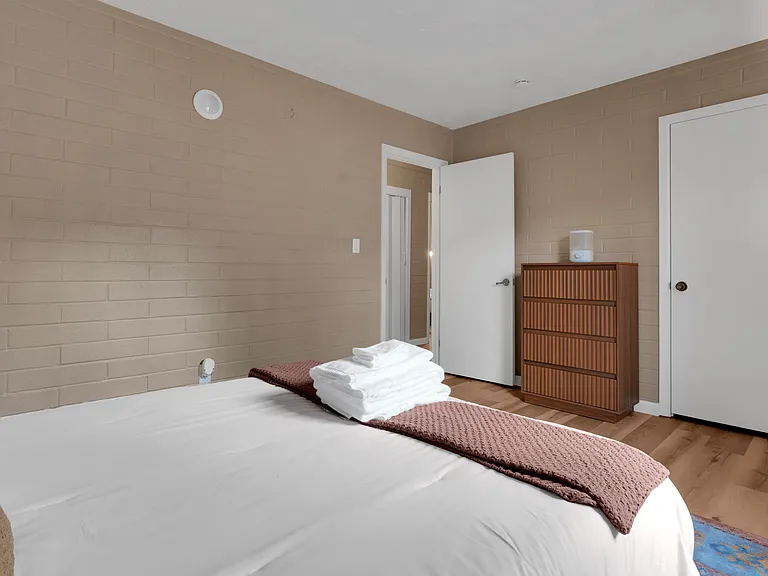 1527 W Niagara St — Photo 23