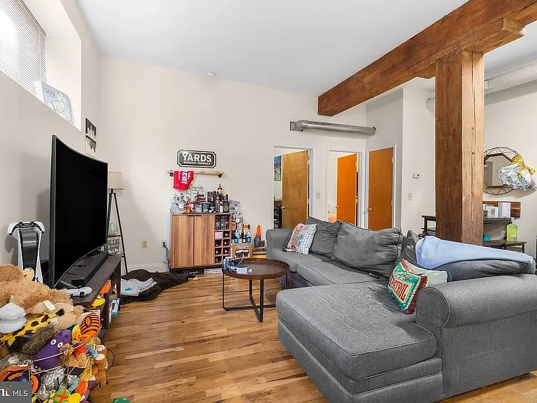 200 Krams Ave #21 — Photo 1