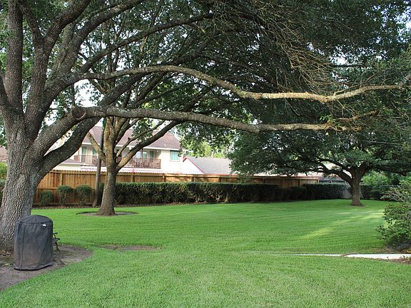 4th image of 301 Garden Dr