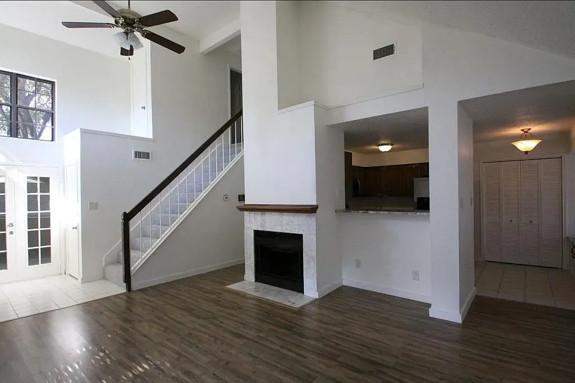 3 bed, 2.5 bath, 1462 sqft, $2,195 — Photo 3