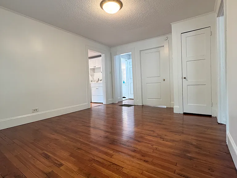 27 Sirrine St — Photo 16