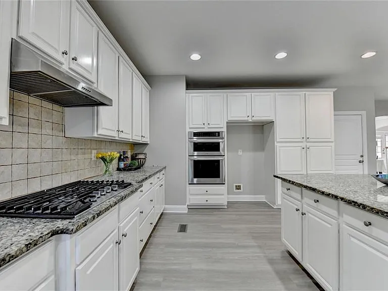 4805 Shelbourne Dr — Photo 32