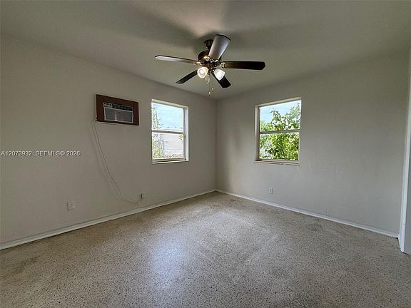 5th image of 900 SW 5th St #2