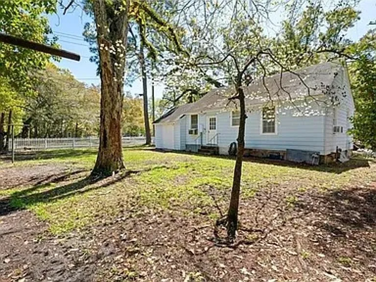 1450 McArthur St — Photo 12