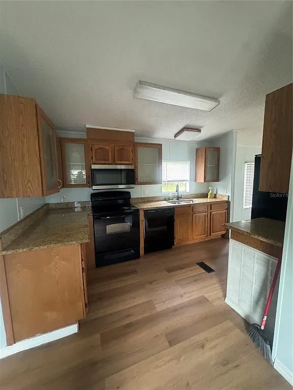 3 bed, 2.0 bath, 1216 sqft, $1,595 — Photo 3
