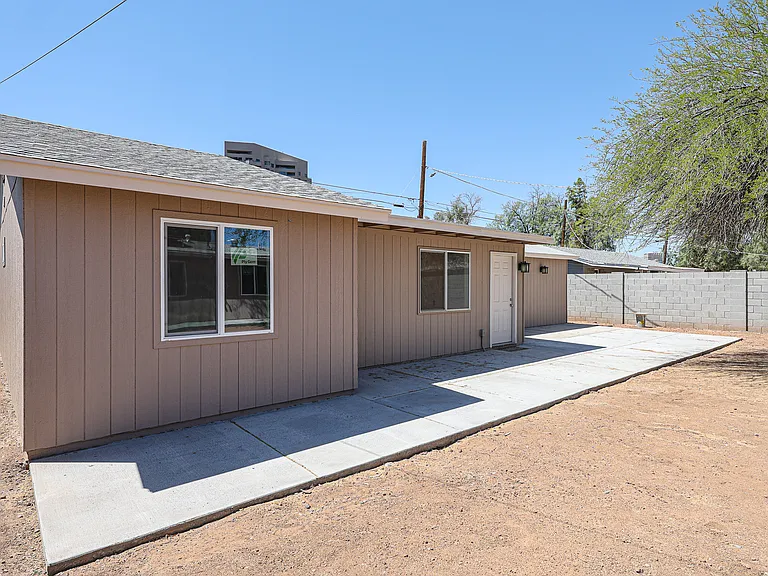 1053 E Weldon Ave — Photo 43