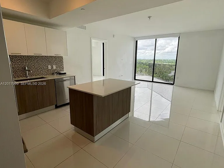 5300 Paseo Dr #604 — Photo 2