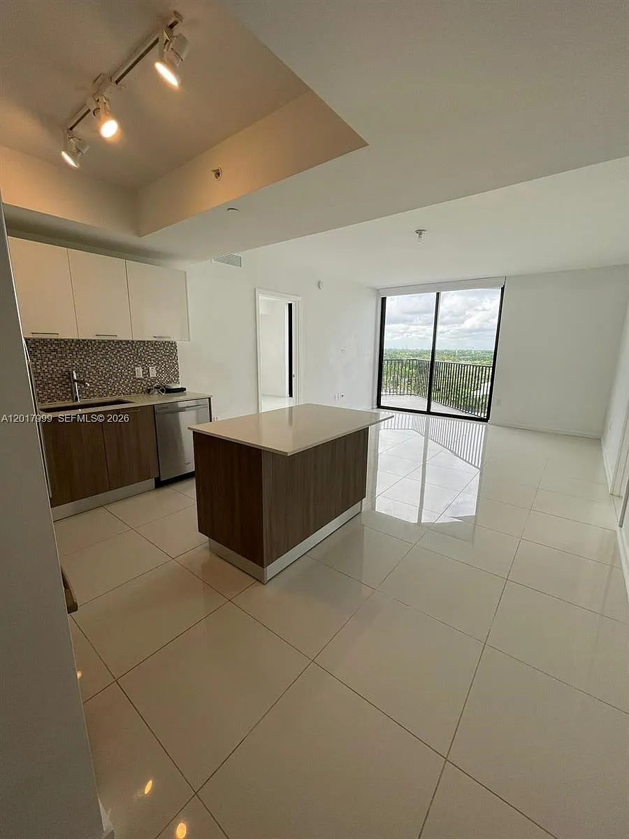 Building Photo - 5300 Paseo Dr #604